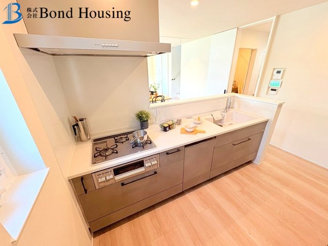 お車並列2台駐車可・お洒落な外観　福吉台　全３棟　3号棟のキッチン