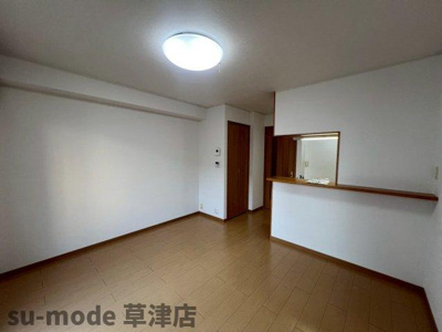 【居間・リビング】 | スイートハウス藤Ⅰ | こちらの居間で趣味の時間をお楽しみください