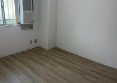 【洋室】 | ライフプラザ相模原 | 洋室のメリットは重い家具が置きやすく、身の回りが整理しやすいことです。 床がフローリングのため畳とは異なり凹みにくいです。 クローゼットなど収納が豊富で、普段使わない旅行カバンや服の整頓も簡単にです。