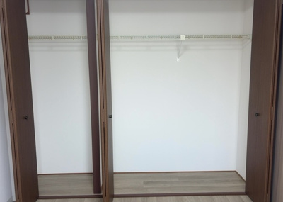 【収納】 | ライフプラザ相模原 | デザイン性を重視しすぎて収納が少なかった！なんてことにならないため、事前に現地で収納の数を確認しておくことをお勧めします。クローゼット以外にも床下収納や屋根裏収納、パントリーなどもチェックしましょう。