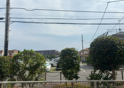 【展望】 | ライフプラザ相模原 | 眺望の良さを楽しめるダイニングキッチンで家族団らんの時間を過ごしてはいかがでしょうか。バルコニーから見える景色を家族で眺める時間は、時間が経つのを忘れてしまいそうですね。是非、現地を見に行きましょう！