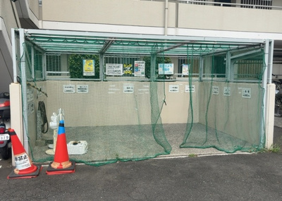 【設備】 | ライフプラザ相模原 | 共有部分は、住民なら誰もが使える設備のこと。例えば駐車場やエレベーター、インターネット設備、セキュリティ設備などがあります。他にも、マンションの廊下・外部階段やエントランス・ゴミ置き場などがあります。