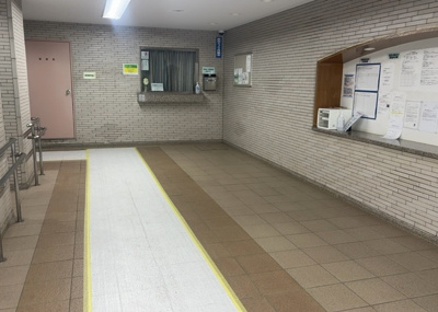 【ロビー】 | ライフプラザ相模原 | ラウンジは、マンションの共用スペースに椅子やテーブルなどを配置した利用者が寛げる空間です。屋内型ラウンジと屋外型ラウンジがあります。共用部分の管理状況と合わせて、詳細については現地でご確認ください。