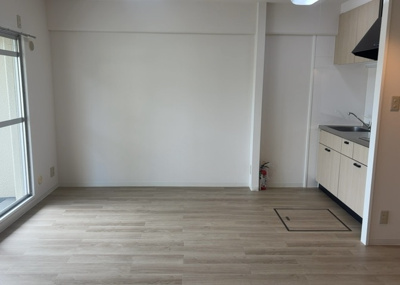 【ダイニング】 | ライフプラザ相模原 | ダイニングは、食事や家族の団らんスペースとしてだけではなく、ほかの用途としても使用することができます。ダイニングテーブルを置き、食事のためのスペースを作ることでリビングとの差別化を図ることができます。