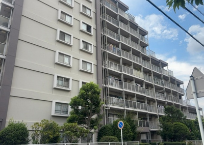 【構造・工法・仕様】 | ライフプラザ相模原 | ＲＣ造、Reinforced Concreteは直訳すると補強されたコンクリートです。主に柱や梁・床・壁が鉄筋とコンクリートで構成おり、鉄筋を組んだ型枠にコンクリートを流し込んで固めたものを指します。