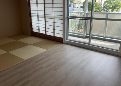 【居間・リビング】 | ライフプラザ相模原 | 直線タイプはLとDKを一直線に並べた形で対面キッチンのタイプです。一般的なのでよく見かけるかもしれません。直線タイプに似た直接アイランドタイプは、キッチンとダイニングの間に壁がない分広く感じられます。