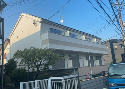 【外観】 | フルセイル玉川学園 | 現地に行くなら、物件の周囲の地形がどうなっているかを見ることも大切です。周辺より低くなっている土地では、大雨などで水が集まりやすいため、地盤が弱くなっているということも考えられるため、注意が必要です。