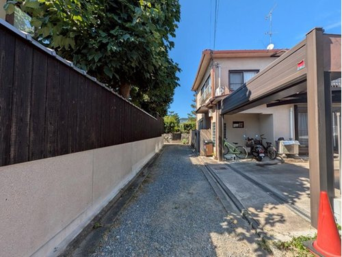 平野八丁柳町の前面道路含む現地写真|間口１４ｍ越で存在感のあるおうち！