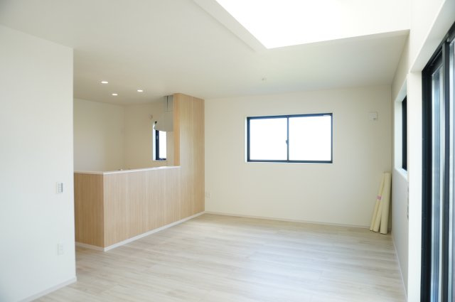 越谷市大字大竹 新築分譲住宅 全3棟 1号棟の居間・リビング