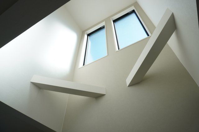 越谷市大字大竹 新築分譲住宅 全3棟 1号棟の居間・リビング|吹抜け