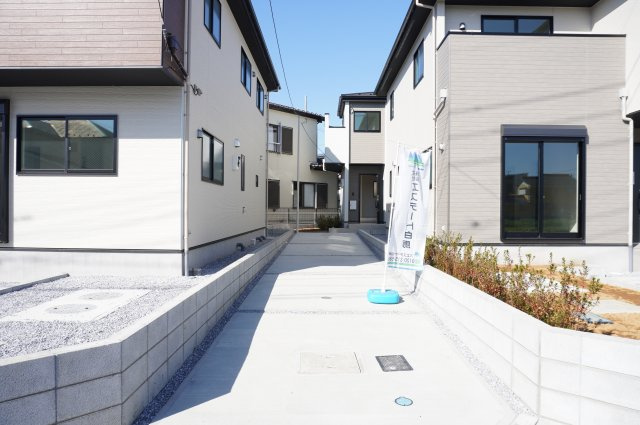 越谷市大字大竹 新築分譲住宅 全3棟 1号棟の駐車場