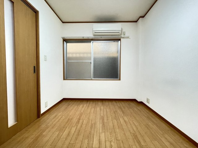 マンションシャトローの洋室