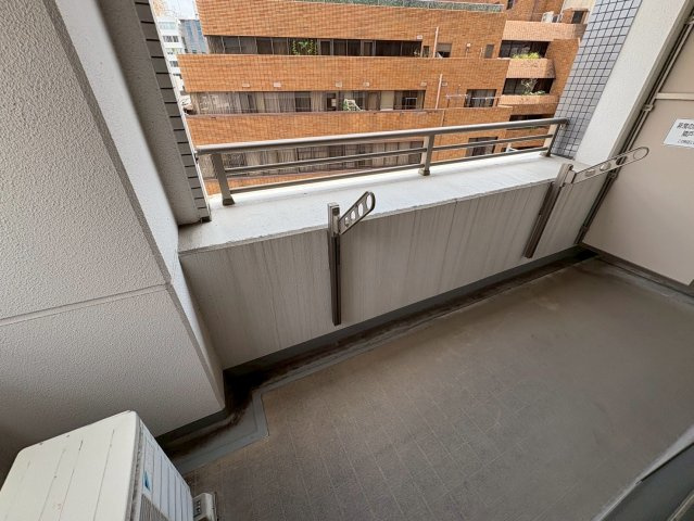 大阪市西区靱本町３丁目の賃貸マンションのバルコニー