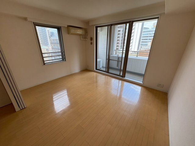 大阪市西区靱本町３丁目の賃貸マンションの居間・リビング