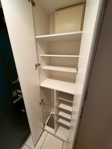 大阪市西区靱本町３丁目の賃貸マンションの収納