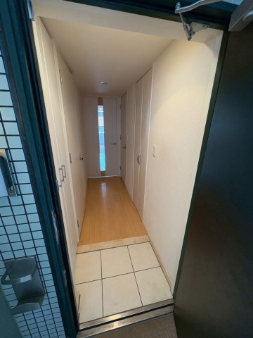 大阪市西区靱本町３丁目の賃貸マンションの玄関