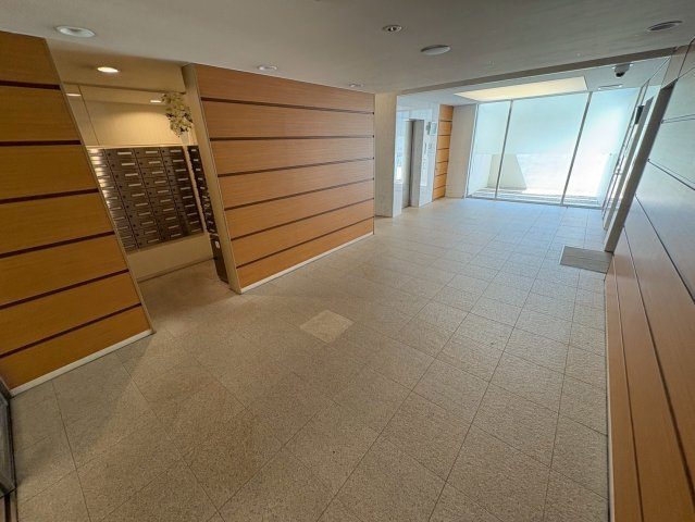 大阪市西区靱本町３丁目の賃貸マンションのロビー