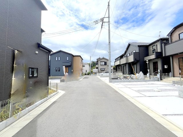 あきる野市草花全６棟　新築分譲の前面道路含む現地写真|2025年撮影