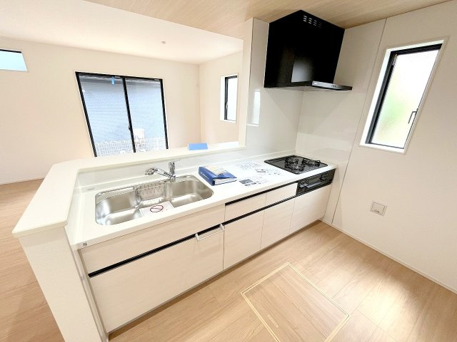 あきる野市草花全６棟　新築分譲のキッチン|2025年撮影