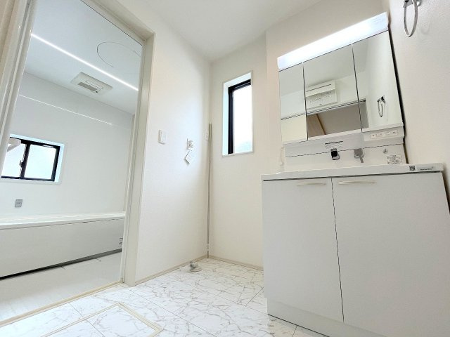 あきる野市草花全６棟　新築分譲の洗面所|2025年撮影