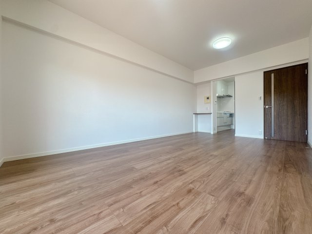 【居間・リビング】 | エイルヴィラ空港東☆仲介手数料無料☆ | ゆっくり過ごしたり食事をしたり、日々の暮らしに彩りを添えてくれる、そんな楽しく豊かな空間になりそうです。