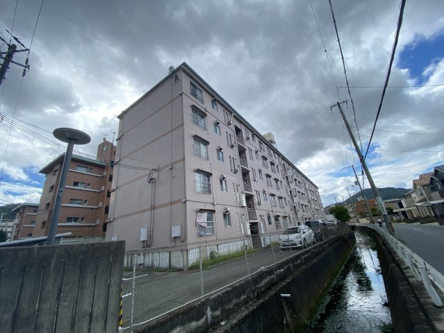 年ケ森ハイツの外観