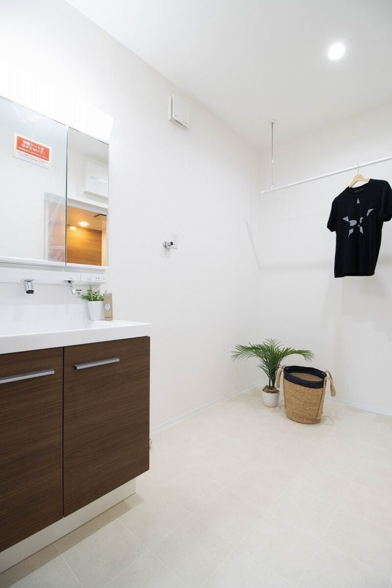 広島市安佐南区安東５丁目　新築一戸建ての独立洗面台