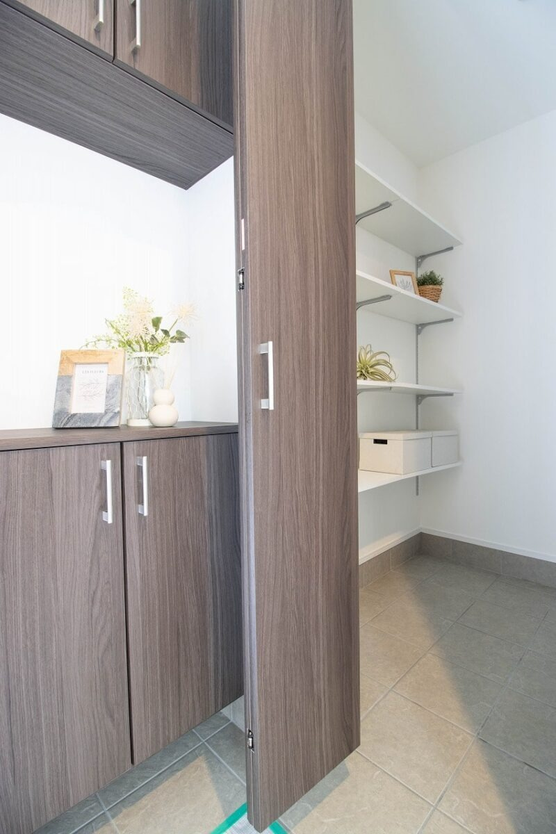 広島市安佐南区安東５丁目　新築一戸建ての玄関