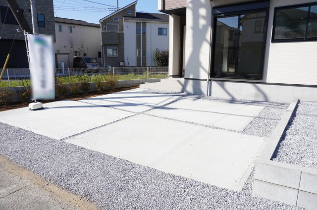 越谷市大字大竹 新築分譲住宅 全3棟 2号棟の駐車場