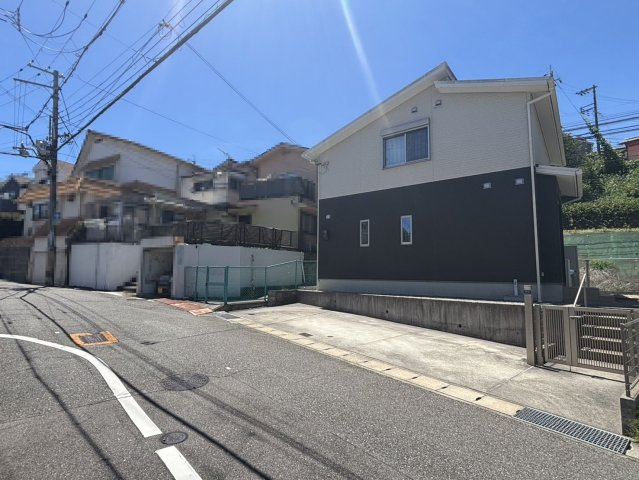 神戸市北区緑町2丁目戸建の前面道路含む現地写真