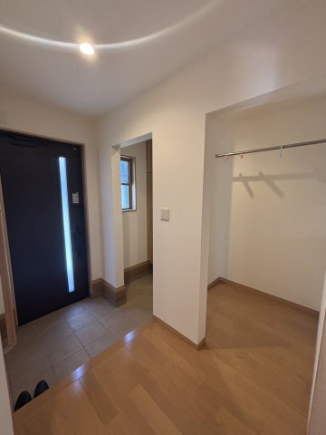 神戸市北区緑町2丁目戸建の玄関