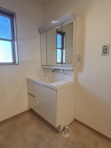 神戸市北区緑町2丁目戸建の独立洗面台