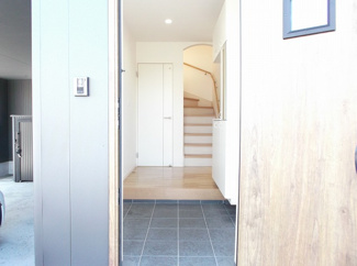 【エントランス】