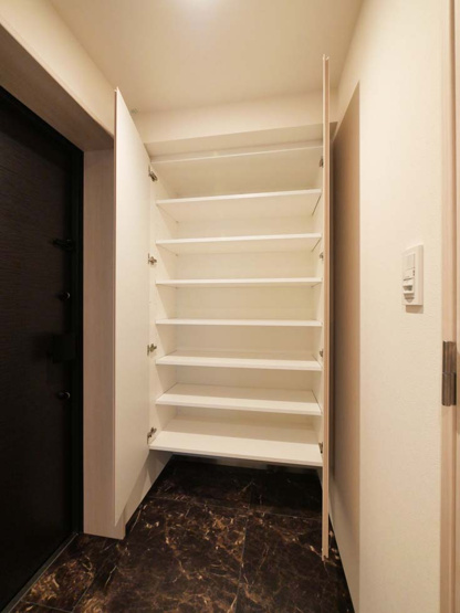 【収納】 | コンポジット渋谷本町 | シューズボックスです