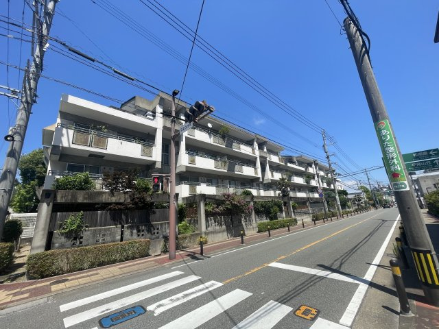 スワローハイツ山荘通りの外観