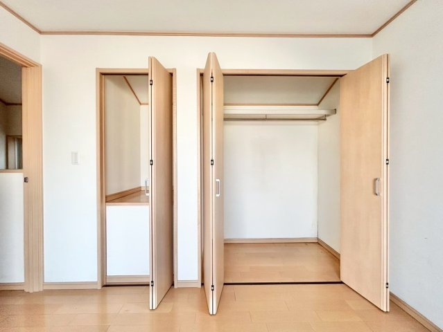 中野区野方3丁目　中古戸建の収納|2025.08.04撮影

ご内見希望・資料請求などお気軽にお問い合わせ下さい！
03-5990-5201