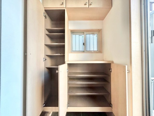 中野区野方3丁目　中古戸建の収納|2025.08.04撮影

ご内見希望・資料請求などお気軽にお問い合わせ下さい！
03-5990-5201