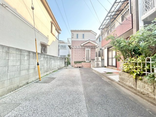 中野区野方3丁目　中古戸建の前面道路含む現地写真|2025.08.04撮影

ご内見希望・資料請求などお気軽にお問い合わせ下さい！
03-5990-5201