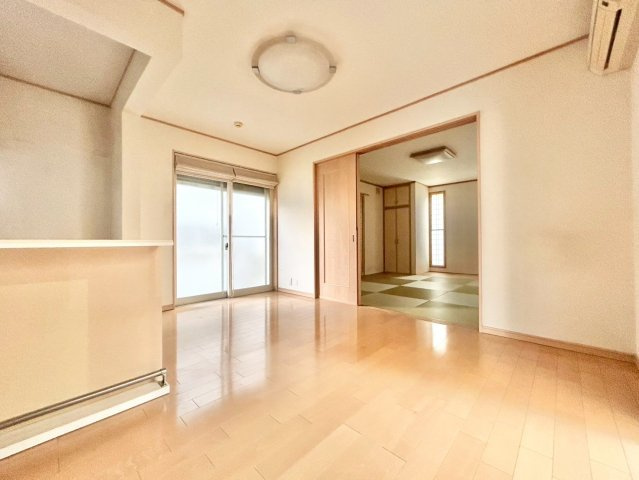 中野区野方3丁目　中古戸建の居間・リビング|2025.08.04撮影

ご内見希望・資料請求などお気軽にお問い合わせ下さい！
03-5990-5201