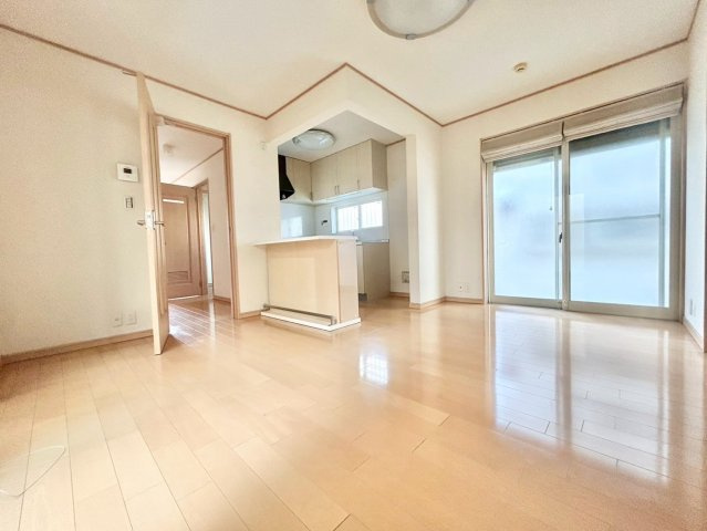 中野区野方3丁目　中古戸建の居間・リビング|2025.08.04撮影

ご内見希望・資料請求などお気軽にお問い合わせ下さい！
03-5990-5201