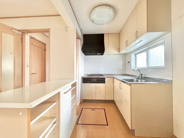 中野区野方3丁目　中古戸建のキッチン|2025.08.04撮影

ご内見希望・資料請求などお気軽にお問い合わせ下さい！
03-5990-5201