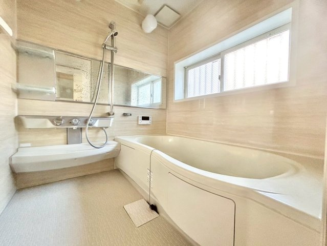 中野区野方3丁目　中古戸建の浴室|2025.08.04撮影

ご内見希望・資料請求などお気軽にお問い合わせ下さい！
03-5990-5201