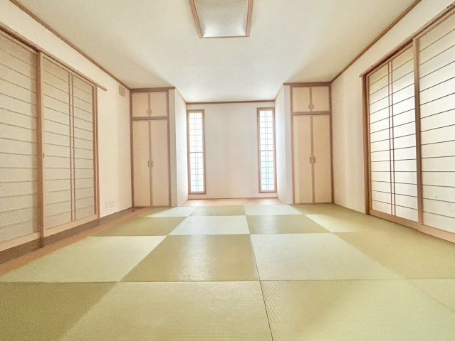 中野区野方3丁目　中古戸建の和室|2025.08.04撮影

ご内見希望・資料請求などお気軽にお問い合わせ下さい！
03-5990-5201