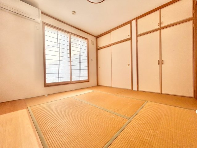 中野区野方3丁目　中古戸建の和室|2025.08.04撮影

ご内見希望・資料請求などお気軽にお問い合わせ下さい！
03-5990-5201