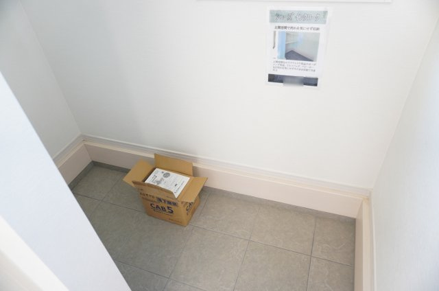 越谷市大字大竹 新築分譲住宅 全3棟 3号棟の玄関|土間収納