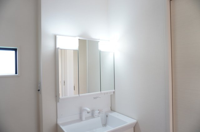 越谷市大字大竹 新築分譲住宅 全3棟 3号棟の独立洗面台