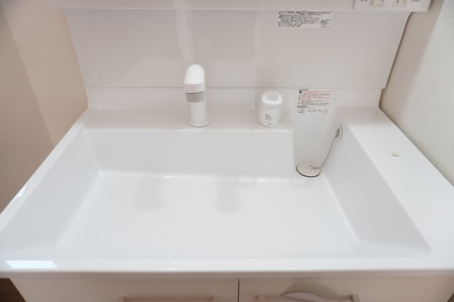 越谷市大字大竹 新築分譲住宅 全3棟 3号棟の独立洗面台