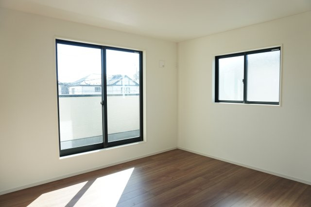 越谷市大字大竹 新築分譲住宅 全3棟 3号棟の洋室|8.8帖