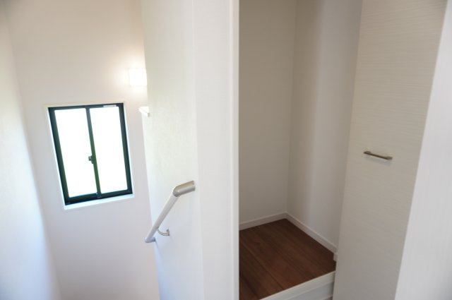 越谷市大字大竹 新築分譲住宅 全3棟 3号棟の収納|2階廊下