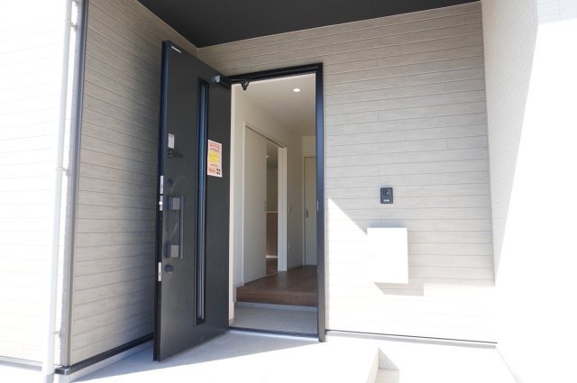越谷市大字大竹 新築分譲住宅 全3棟 3号棟の玄関